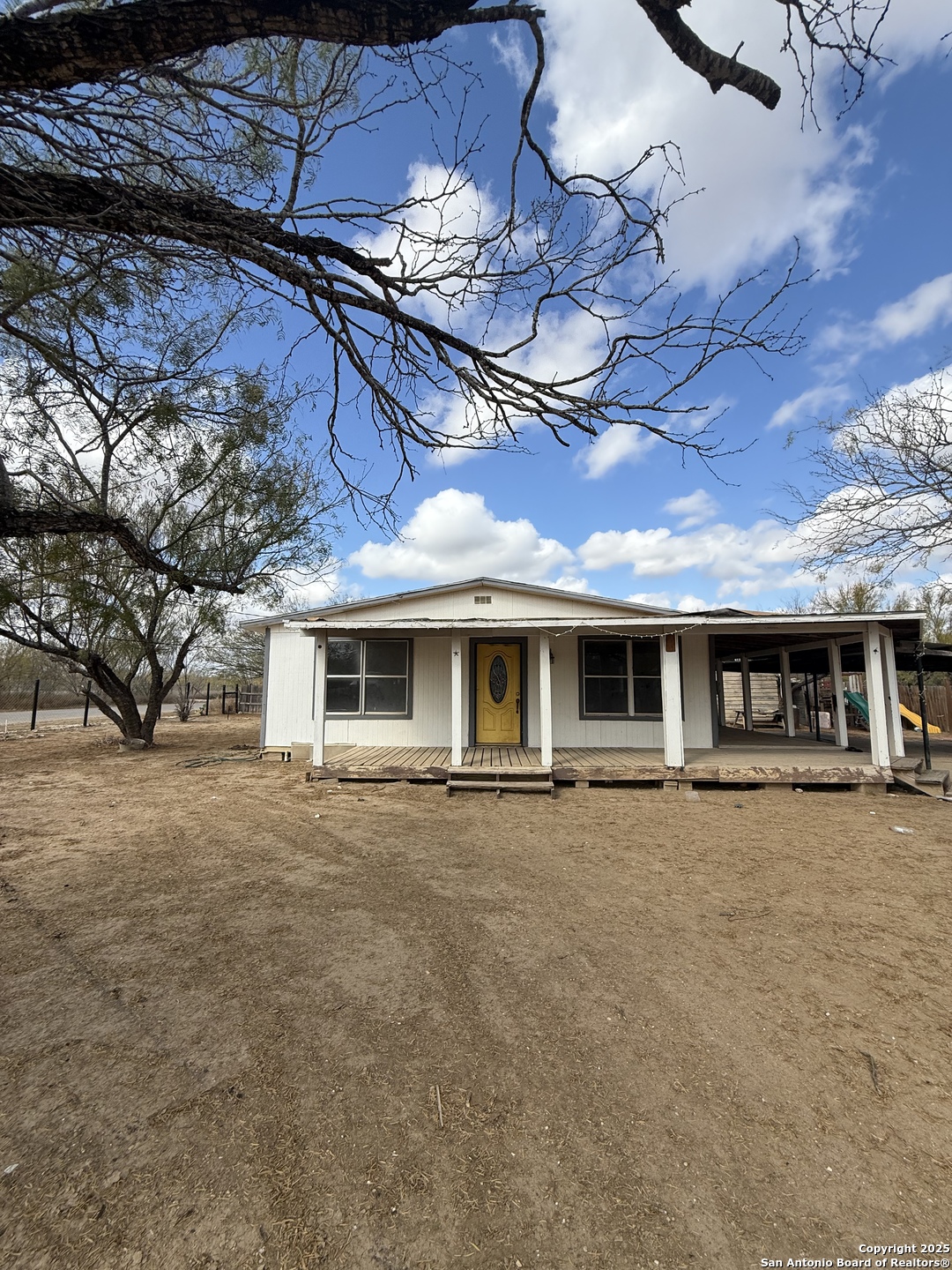 279 Cenizo Carrizo Springs TX 78834
