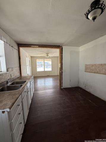 279 Cenizo Carrizo Springs TX 78834