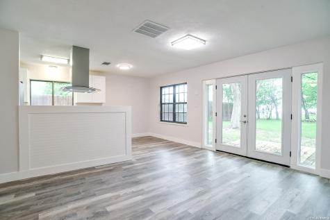 1225 W Coll New Braunfels TX 78130
