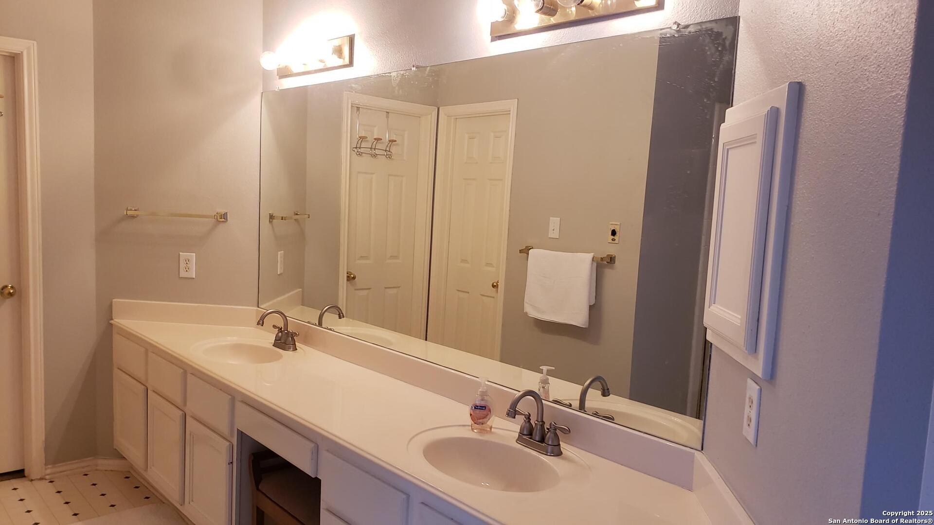 8403 Old Stone Gate San Antonio TX 78249