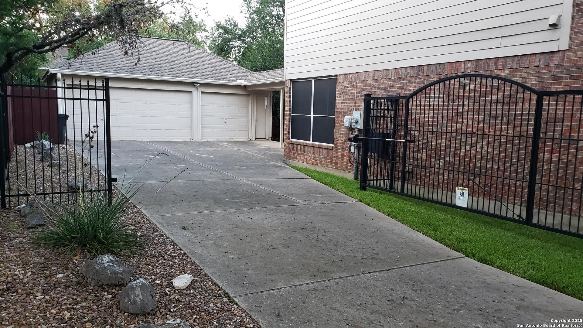8403 Old Stone Gate San Antonio TX 78249