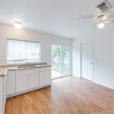 7330 Glen Cross San Antonio TX 78239