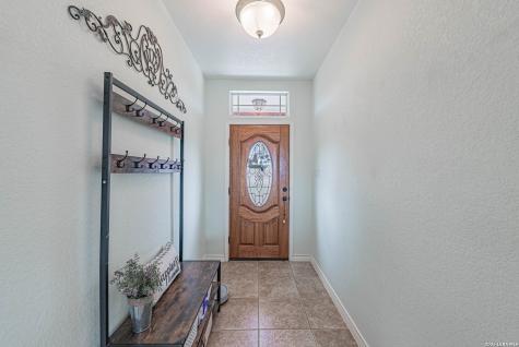 700 Lake Valley La Vernia TX 78121