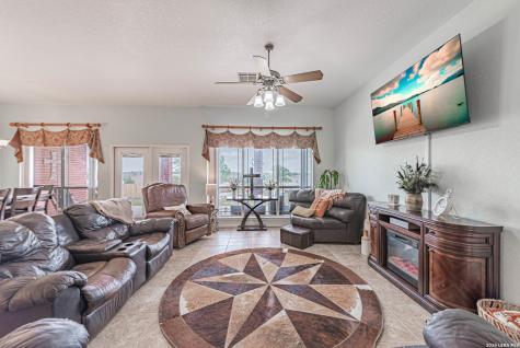 700 Lake Valley La Vernia TX 78121