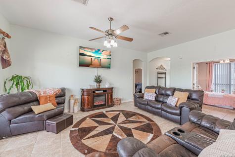 700 Lake Valley La Vernia TX 78121