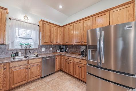 700 Lake Valley La Vernia TX 78121