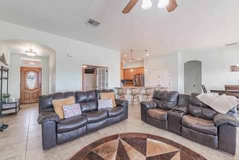 700 Lake Valley La Vernia TX 78121