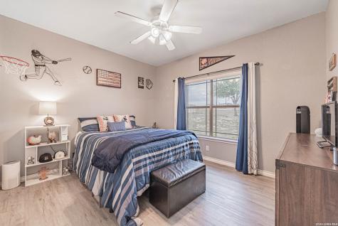 700 Lake Valley La Vernia TX 78121