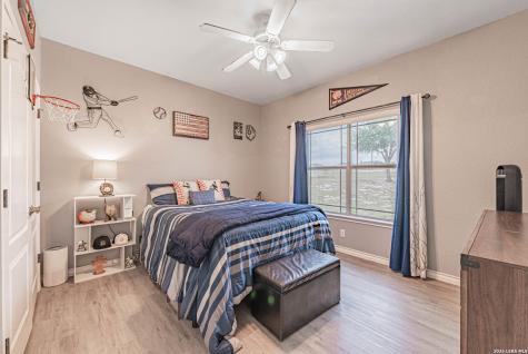 700 Lake Valley La Vernia TX 78121