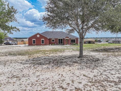 700 Lake Valley La Vernia TX 78121