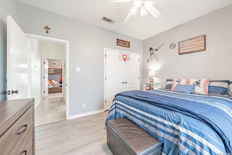 700 Lake Valley La Vernia TX 78121