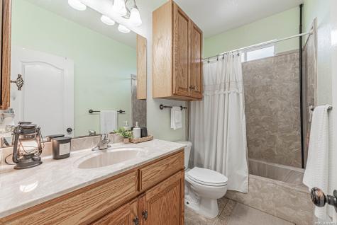 700 Lake Valley La Vernia TX 78121