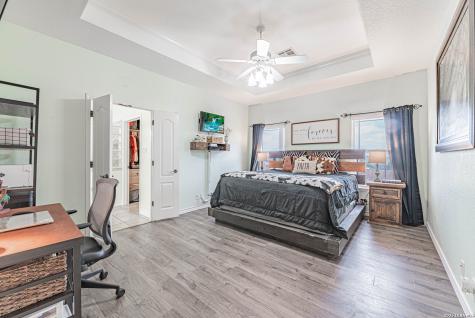 700 Lake Valley La Vernia TX 78121