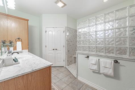 700 Lake Valley La Vernia TX 78121