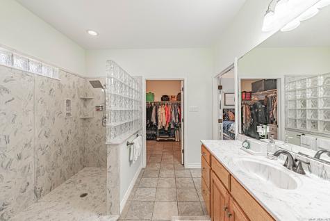 700 Lake Valley La Vernia TX 78121