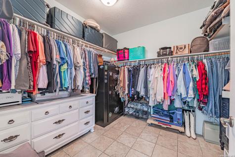 700 Lake Valley La Vernia TX 78121