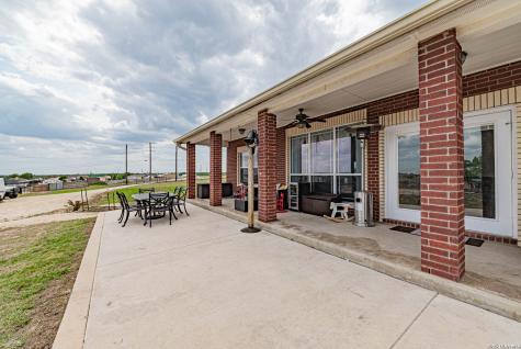 700 Lake Valley La Vernia TX 78121