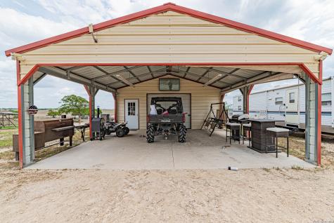 700 Lake Valley La Vernia TX 78121