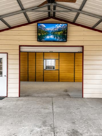 700 Lake Valley La Vernia TX 78121
