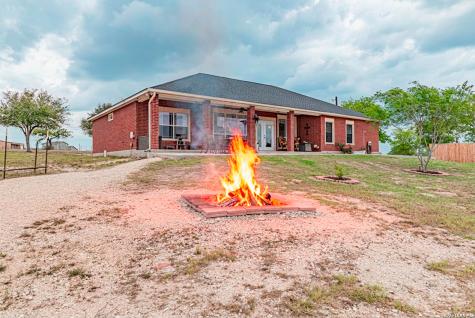700 Lake Valley La Vernia TX 78121