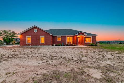 700 Lake Valley La Vernia TX 78121