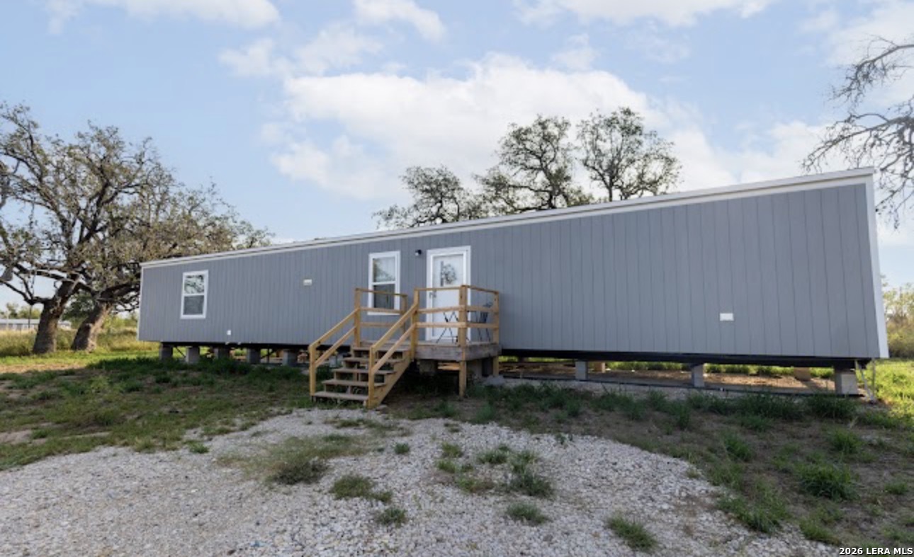 937 County Road 7711 Devine TX 78016
