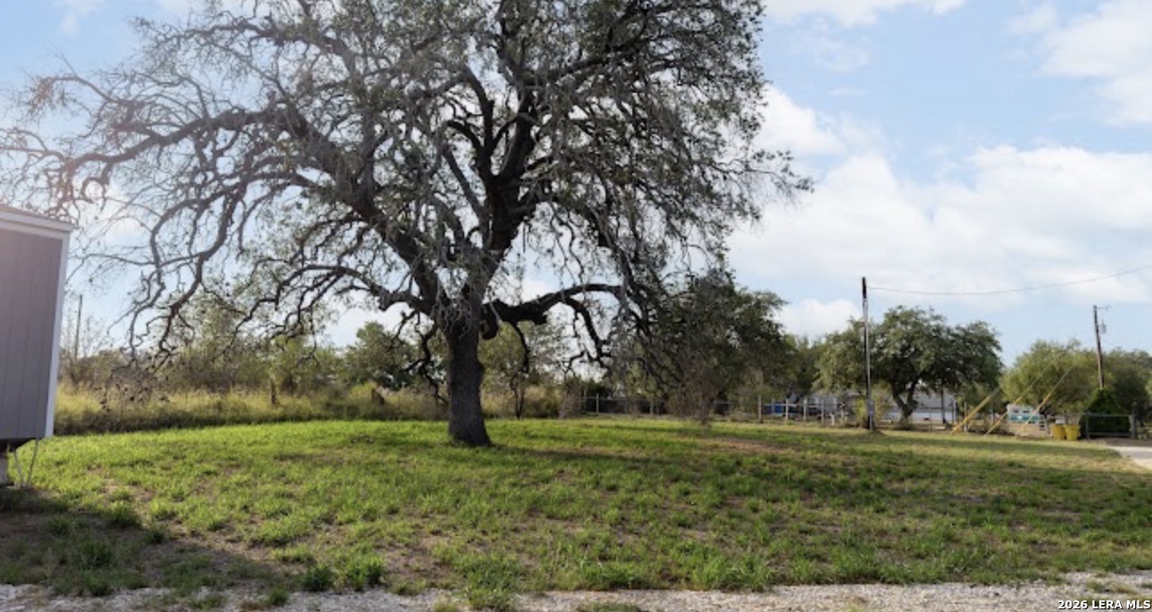 937 County Road 7711 Devine TX 78016