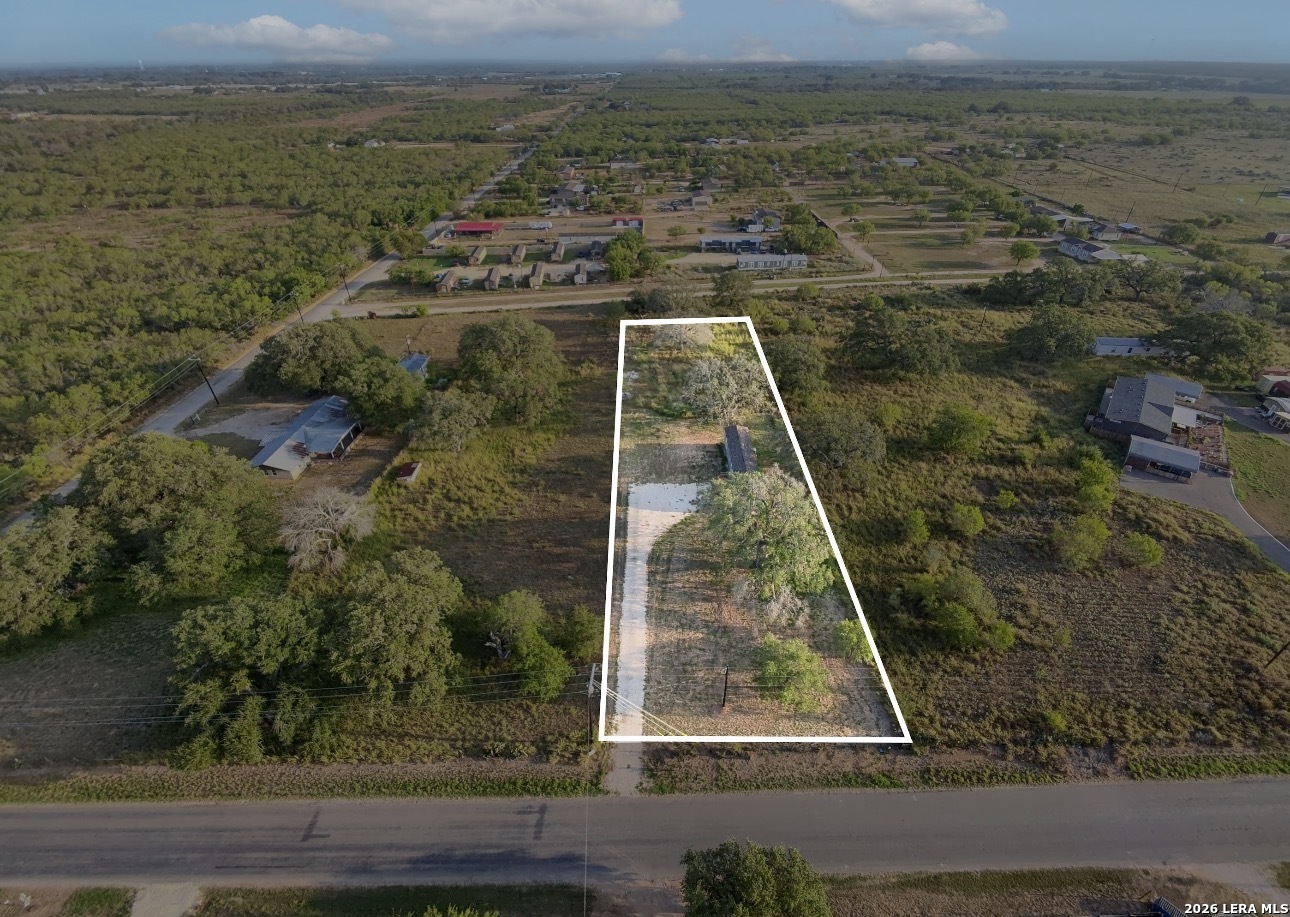 937 County Road 7711 Devine TX 78016