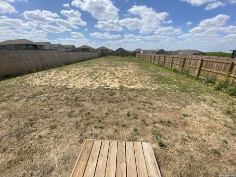 917 Riviera Seguin TX 78155