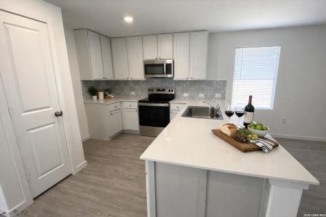 917 Riviera Seguin TX 78155