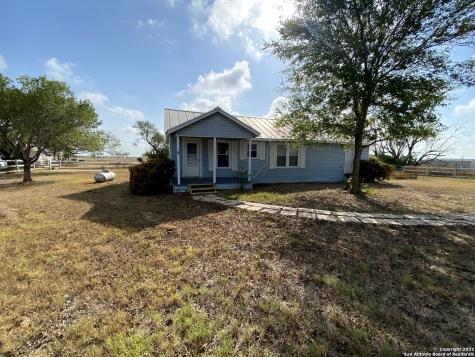 2667 County Road 134 Floresville TX 78114