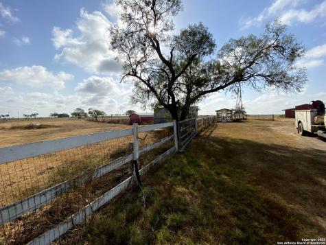 2667 County Road 134 Floresville TX 78114