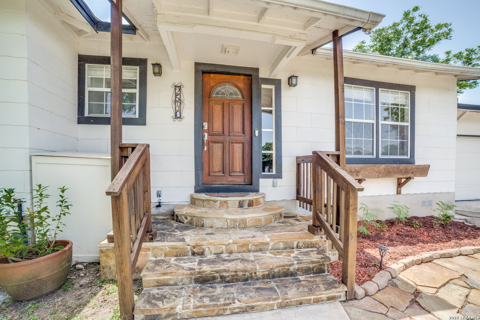 2540 W Summit Avenue San Antonio TX 78228