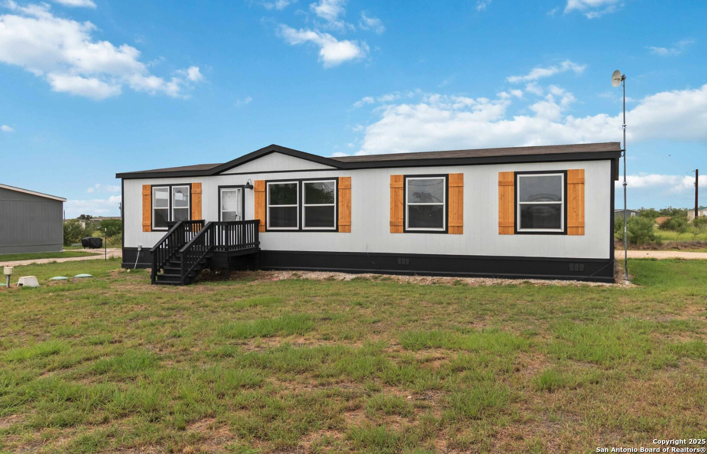 113 County Road 2644 Moore TX 78057