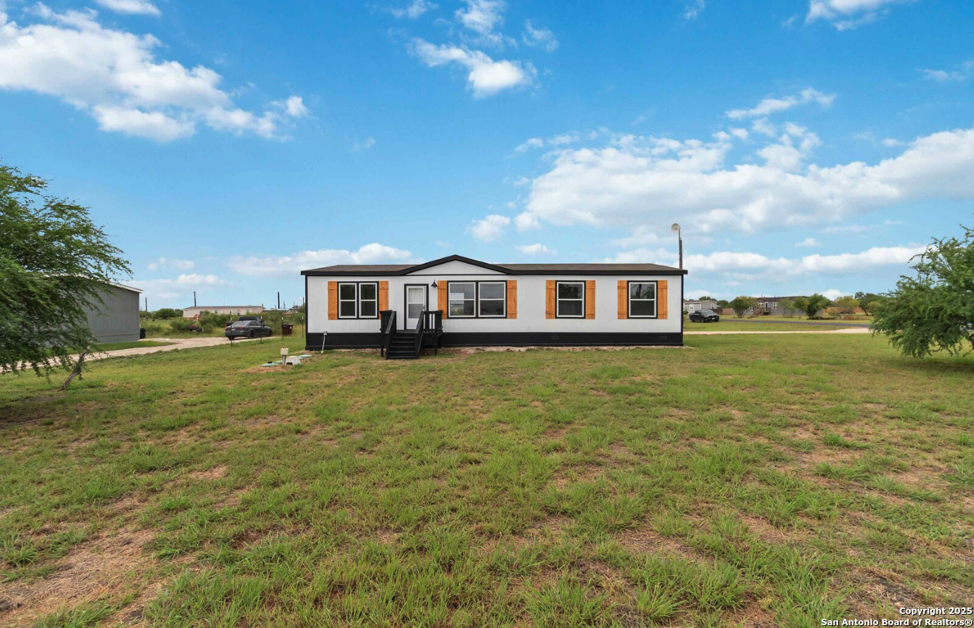 113 County Road 2644 Moore TX 78057