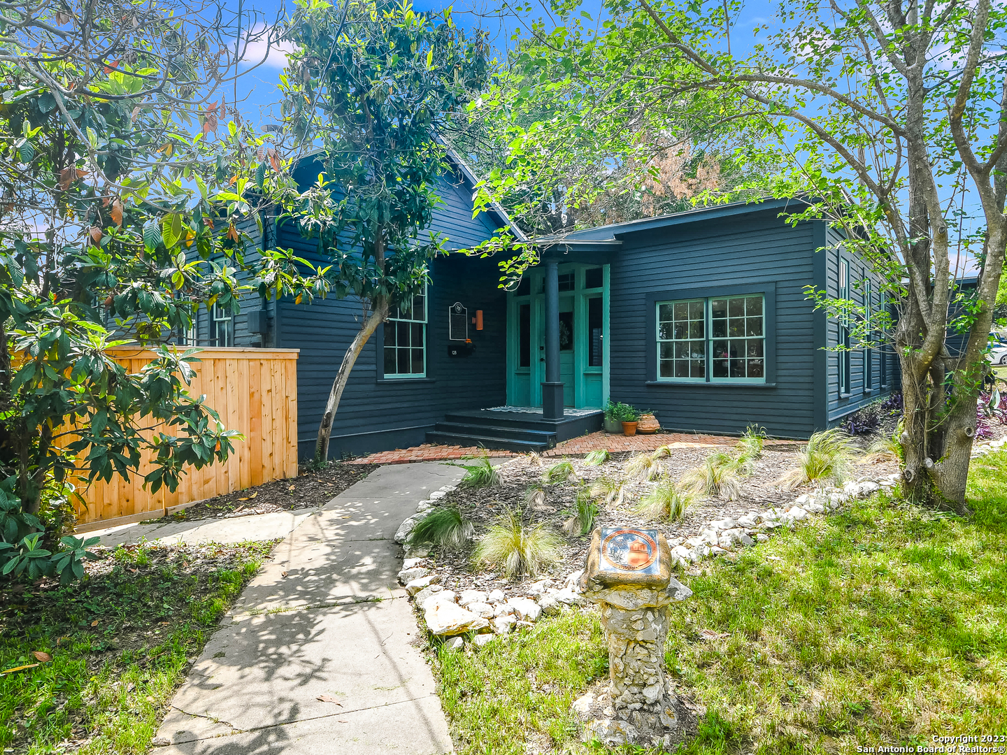128 W French Place San Antonio TX 78212