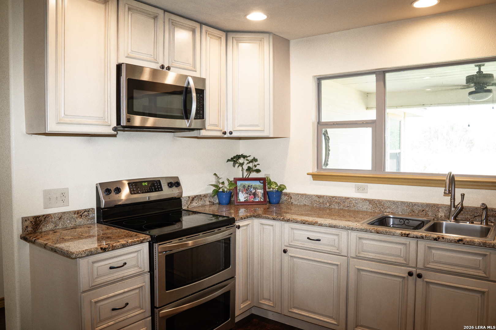 518 Indian Crossing Jourdanton TX 78026