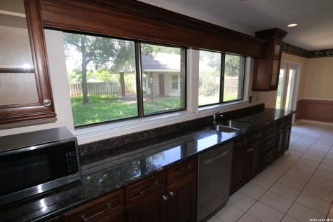 115 Country Lane Castroville TX 78009