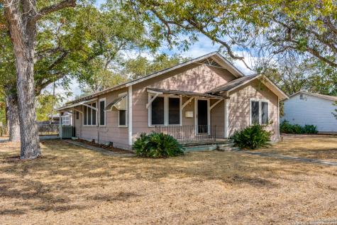704 E Krezdorn Street Seguin TX 78155