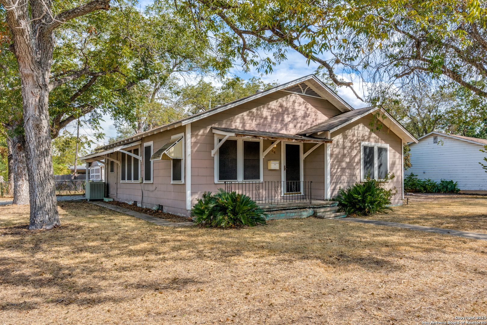 704 E Krezdorn Street Seguin TX 78155