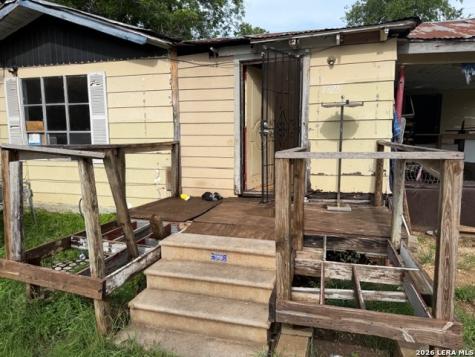 1326 Aldama Street Seguin TX 78155
