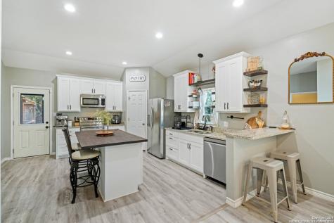 636 Skyline Drive Bandera TX 78003