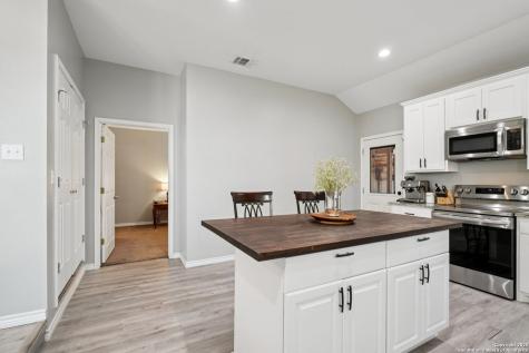 636 Skyline Drive Bandera TX 78003