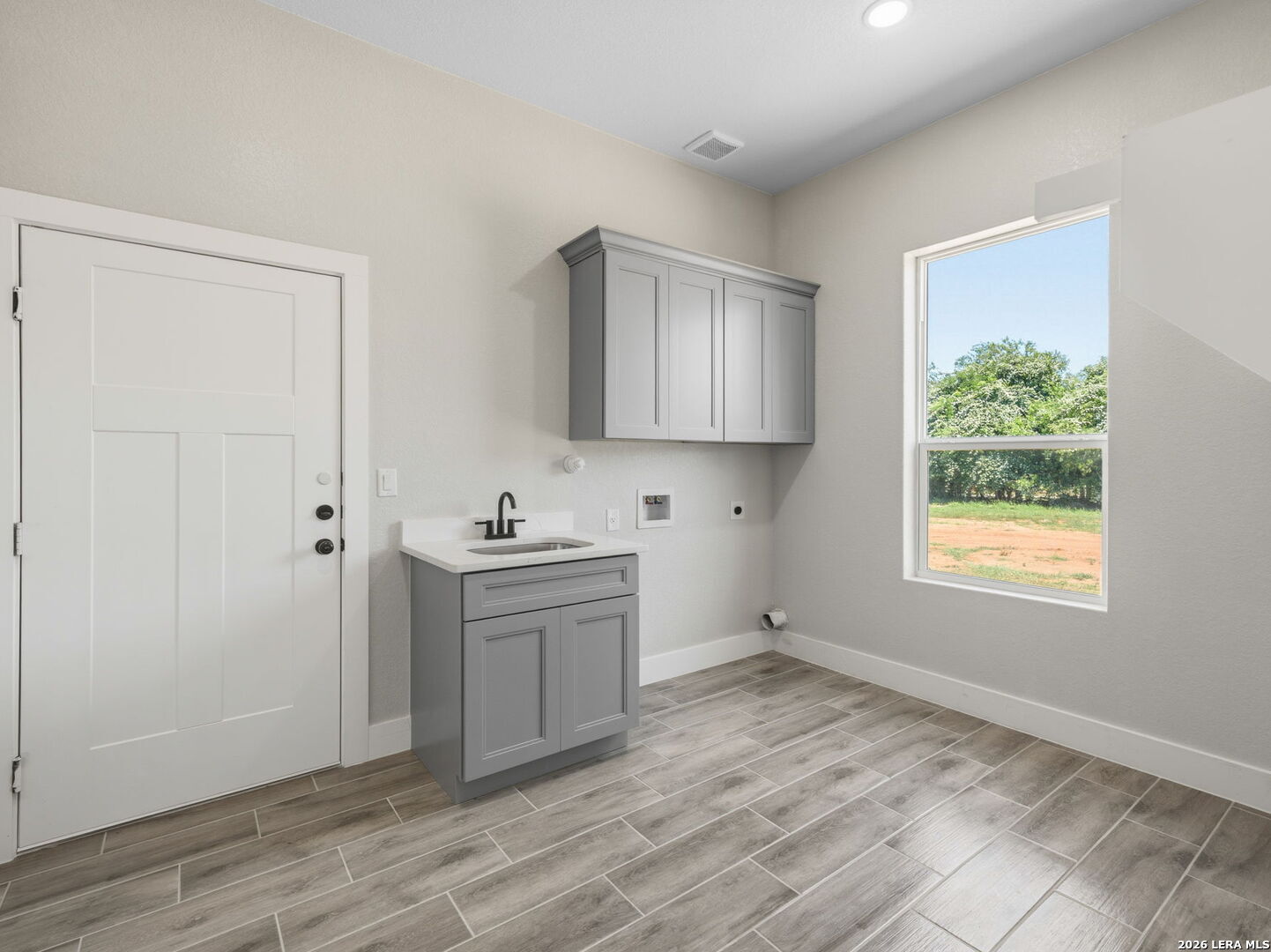 117 W Short Meadow Drive Lytle TX 78052