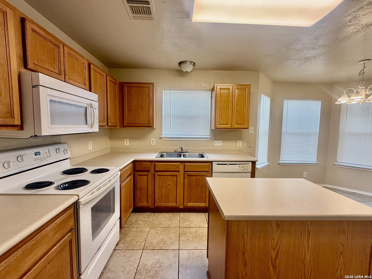 3615 Dunlap Fields Converse TX 78109