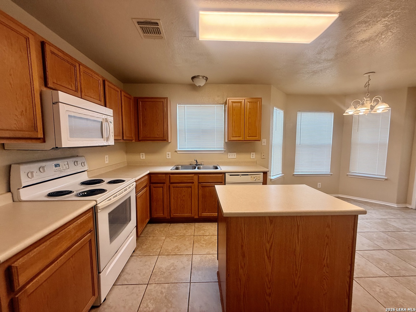 3615 Dunlap Fields Converse TX 78109