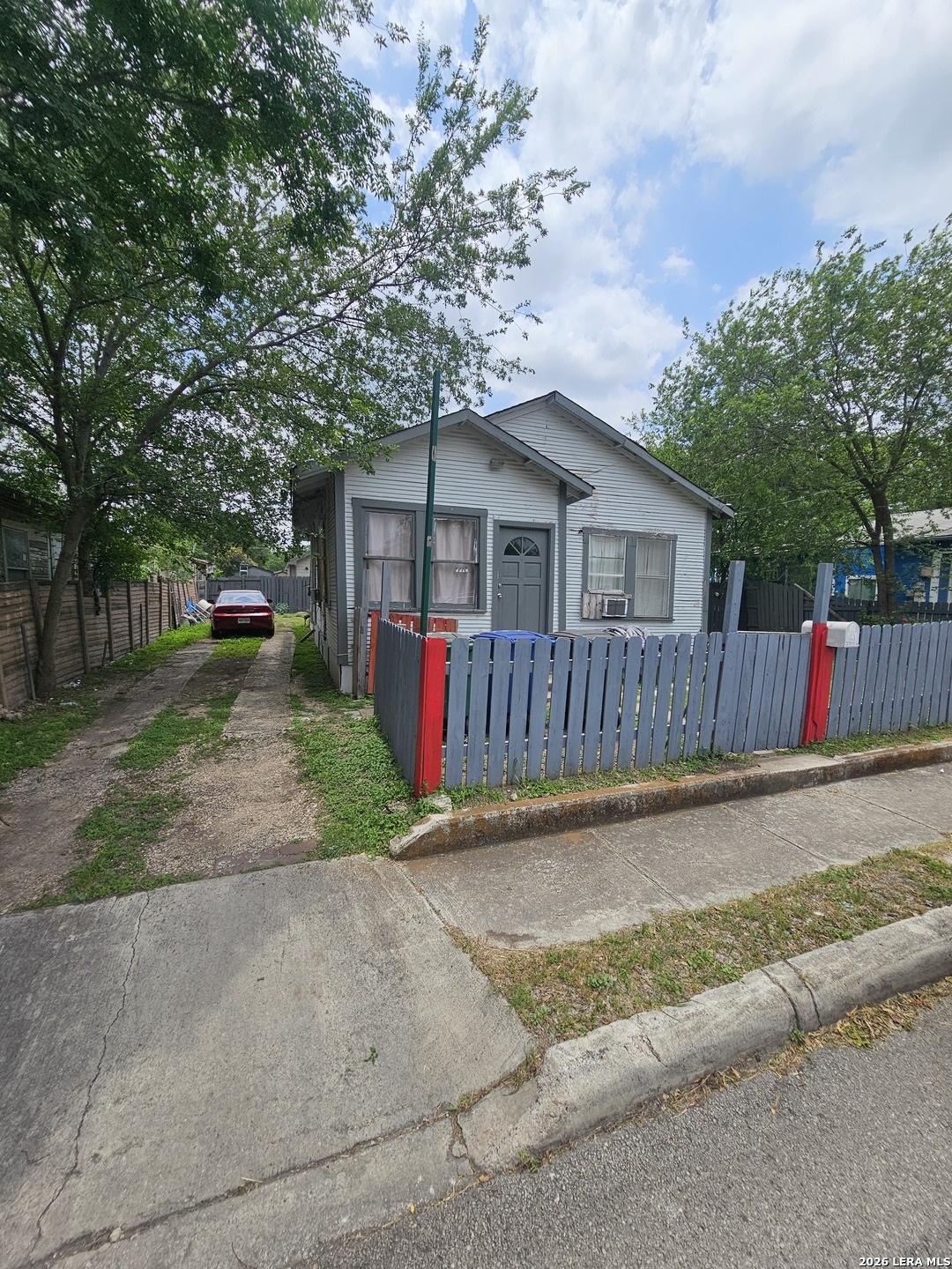 2318 W Poplar Street San Antonio TX 78207