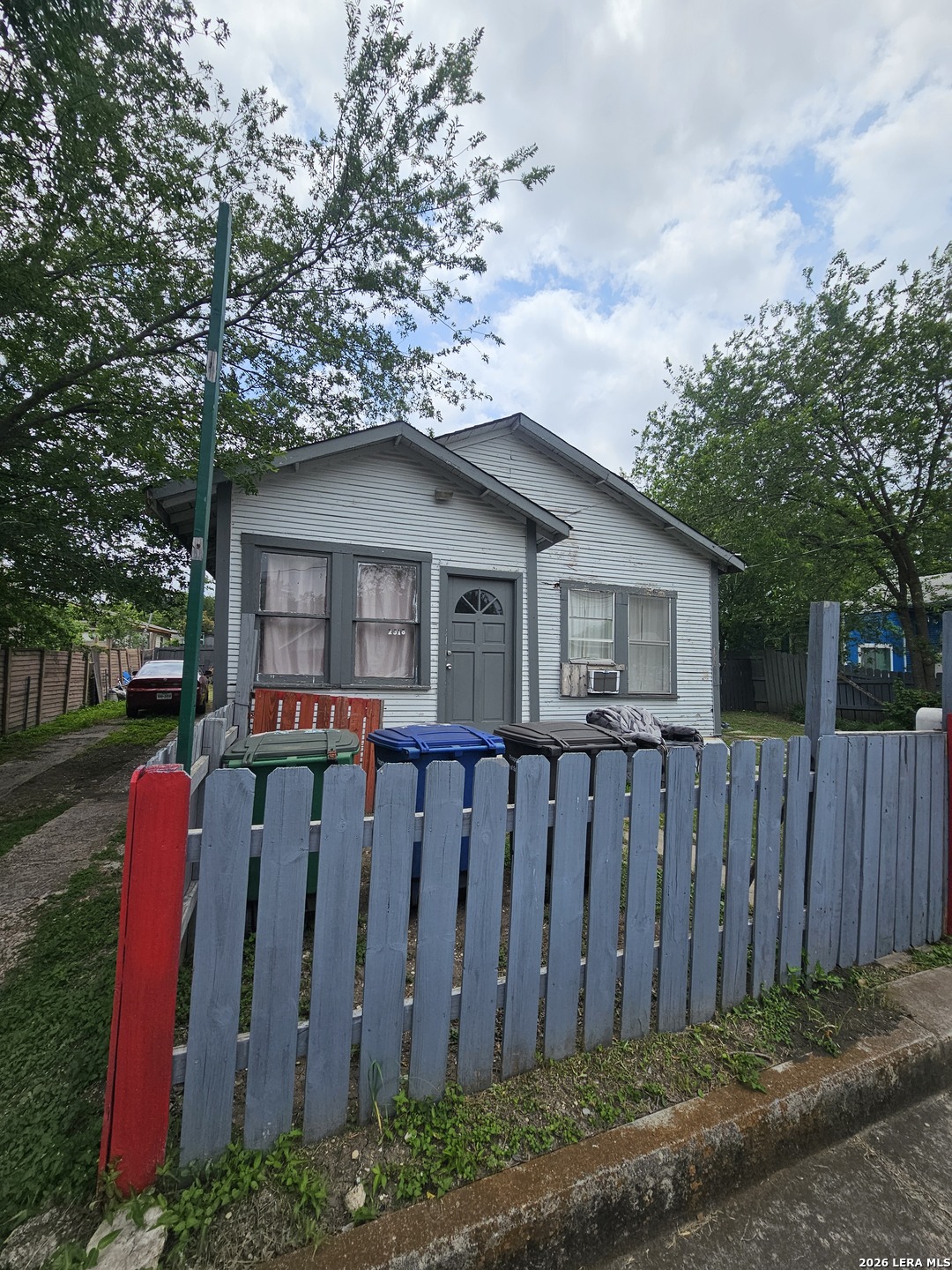 2318 W Poplar Street San Antonio TX 78207