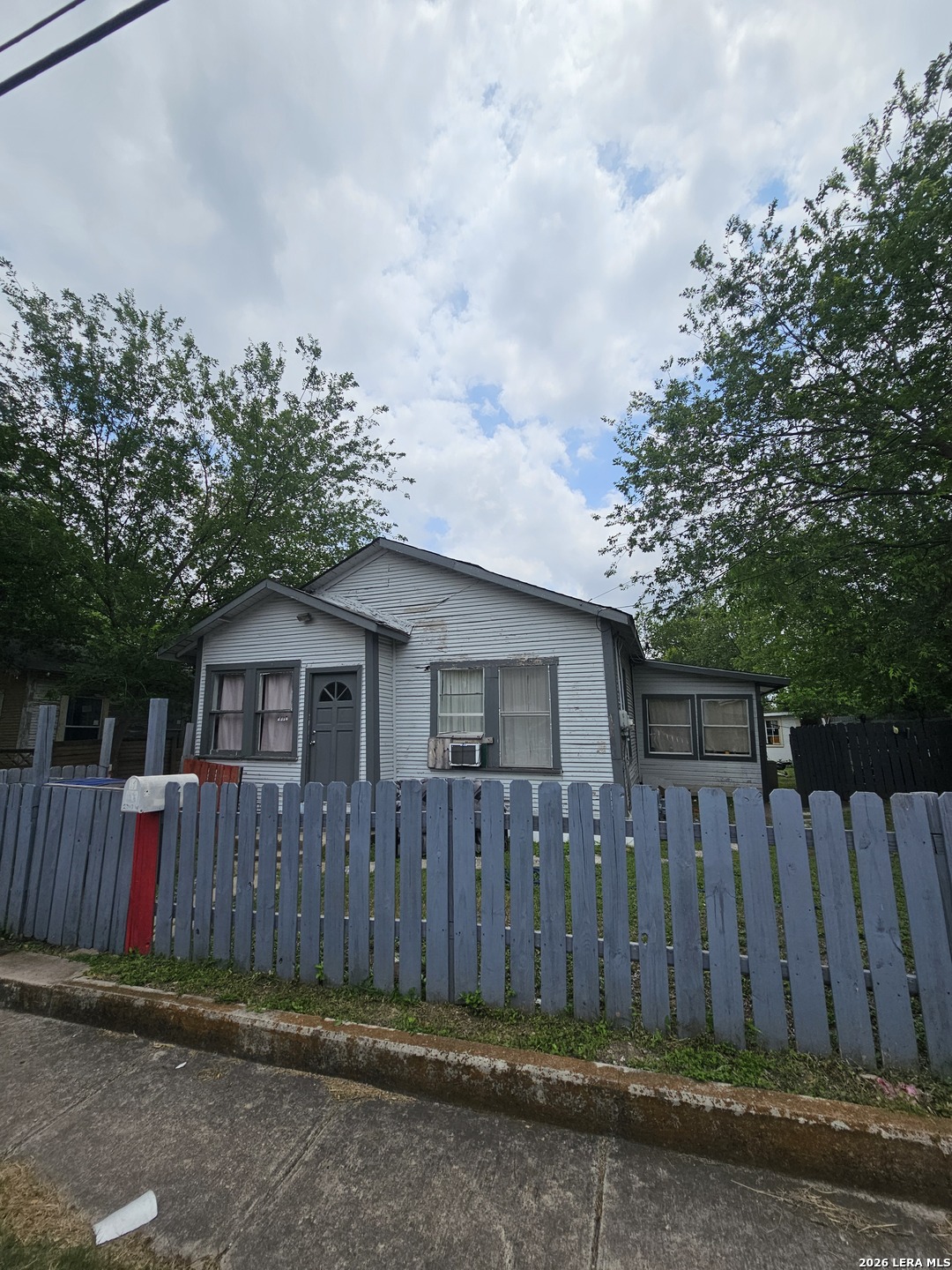 2318 W Poplar Street San Antonio TX 78207