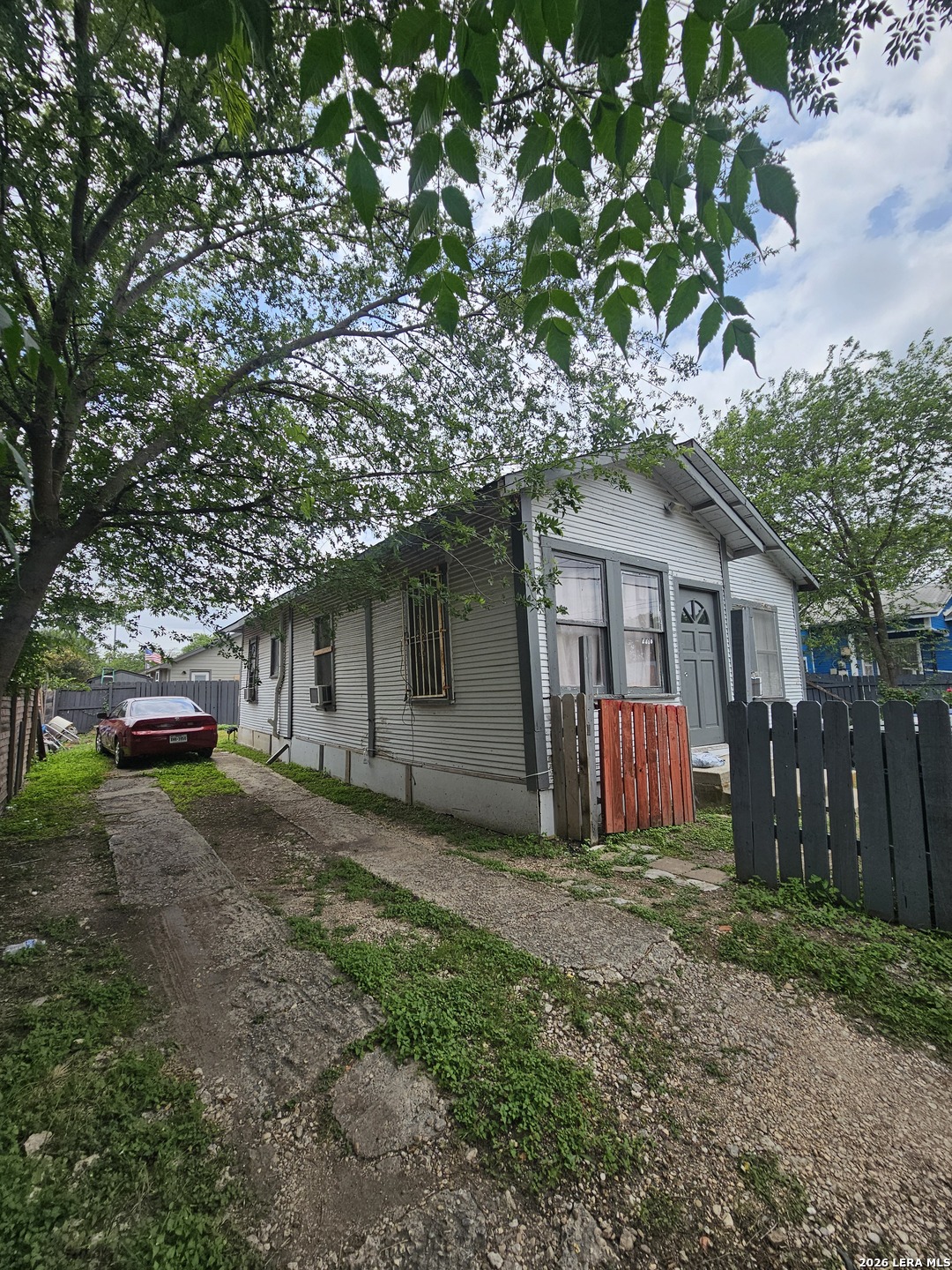 2318 W Poplar Street San Antonio TX 78207